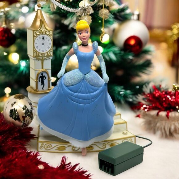 Vintage 2015 Hallmark The Clock Strikes Twelve Christmas Ornament Cinderella - Picture 1 of 7
